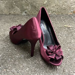 LE CHATEAU Satin Peep Toe Heels